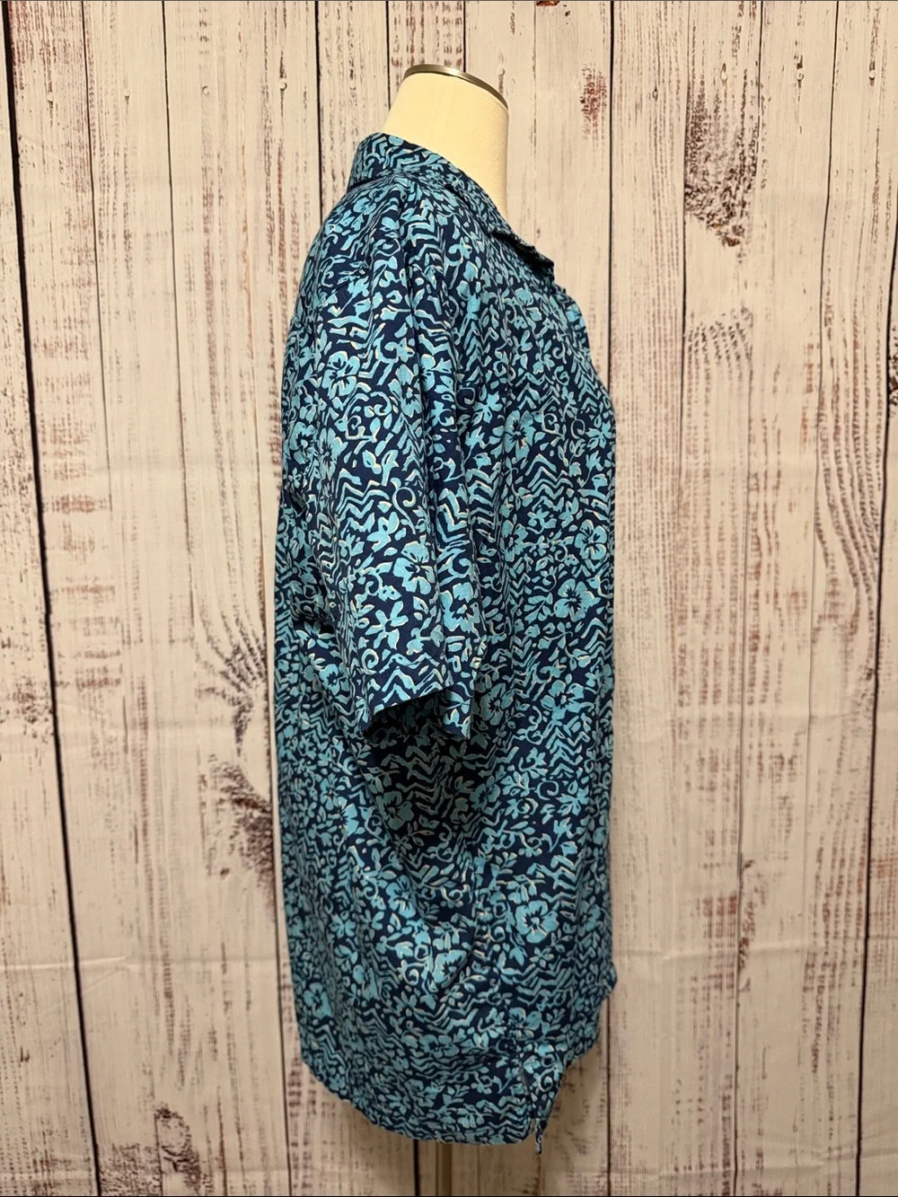 Men's Casual Short-Sleeve Button-Down Shirt in Teal Pattern